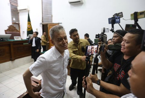 Musisi Fariz RM saat menjaliani sidang putusan terkait penyalahgunaan narkoba di Pengadilan negeri Jakarta Selatan, Kamis (11/09/2025).