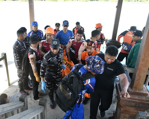 TNI AL Bantu Evakuasi 5 Jenazah Korban Banjir Bali