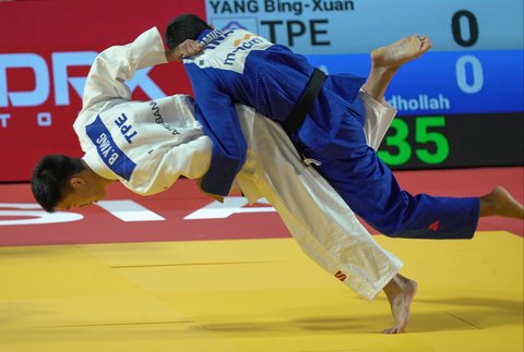 Peserta bertanding saat Asian Cadets and Junior Judo Championship 2025 di Tennis Indoor, Istora Senayan, Jakarta, Kamis (11/9/2025).