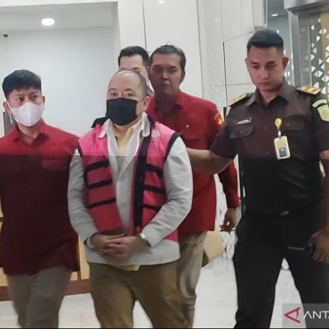 Kejagung menetapkan Iwan Kurniawan Sritex sebagai tersangka ke-12 dalam kasus kredit fiktif bank daerah, mengungkap peran krusial dan kerugian negara triliunan.