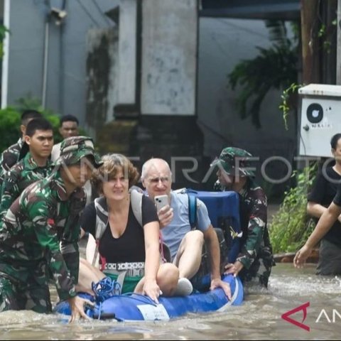 Tim SAR gabungan berhasil melakukan Evakuasi Banjir Bali terhadap 142 korban selamat, termasuk wisatawan asing, serta menemukan tiga korban meninggal dunia. Simak detail operasi penyelamatan yang menantang ini!