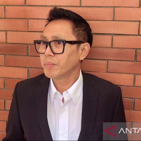 Partai Amanat Nasional (PAN) resmi nonaktifkan Eko Patrio dan Uya Kuya dari keanggotaan DPR RI per 1 September 2025. Apa alasan di balik keputusan mengejutkan ini?