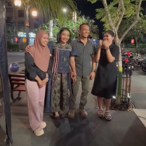 Eks Panglima TNI dan Istri Seruput Kopi Legend Asal&nbsp;Gunung&nbsp;Wilis, Kompaknya Enggak Kalah Sama Anak dan Menantu
