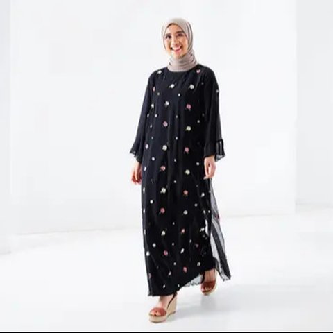 Model Gamis Hitam Kombinasi Bordir