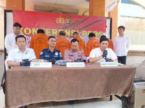 Para pelaku curanmor dan curas akibatkan nenek tewas saat diamankan di Mapolsek Denpasar Selatan, Rabu (17/9)