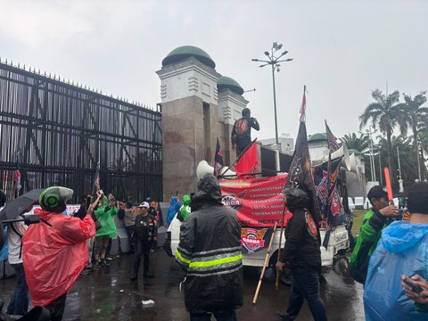 Demo Ojol di Depan DPR