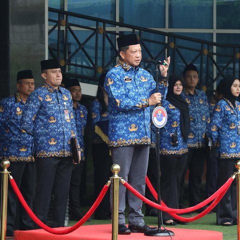 Mendagri saat menjadi inspektur upacara pada peringatan Hari Ulang Tahun (HUT) ke-15 BNPP di Kantor BNPP, Jakarta
