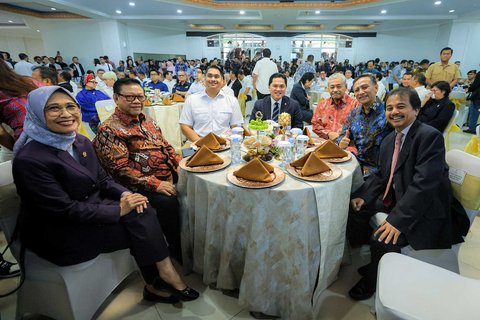 Menteri Pemuda dan Olahraga Erick Thohir saat serah terima jabatan dari pejabat lama Dito Ariotedjo di Kantor Kemenpora, Jakarta, Kamis (18/9/2025