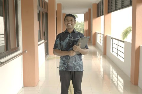Bayubuana Toleu Guru Sekolah Rakyat Terintegrasi (SRT) 9 Banjarbaru