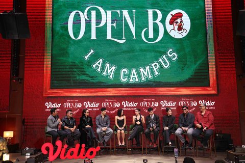 Para pemain drama komedi Open BO : I AM Campus Vidio Original Series  saat jumpa pers di Midaz Senayan, Jakarta, Kamis (18/9/2025) malam.