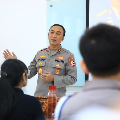 Kadiv Humas Polri Irjen Pol. Sandi Nugroho menghadiri Acara Parent&rsquo;s Day di SMP Labschool Kebayoran, Jakarta Selatan.