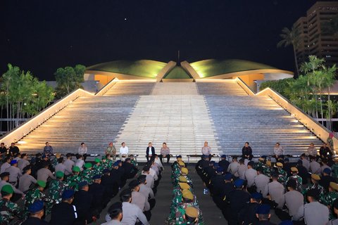 Kapolri Kumpulkan 320 Personel TNI-Polri yang Amankan DPR