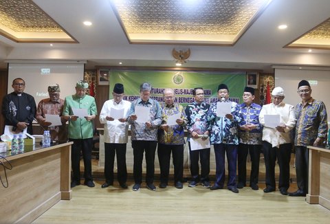 Pernyataan sikap yang dideklarasikan MUI bersama sejumlah tokoh lintas agama untuk menjaga kondisifitas masyarakat saat ini.di kantor Majelis Ulama Indonesia (MUI), Jakarta, Selasa (2/9/2025).