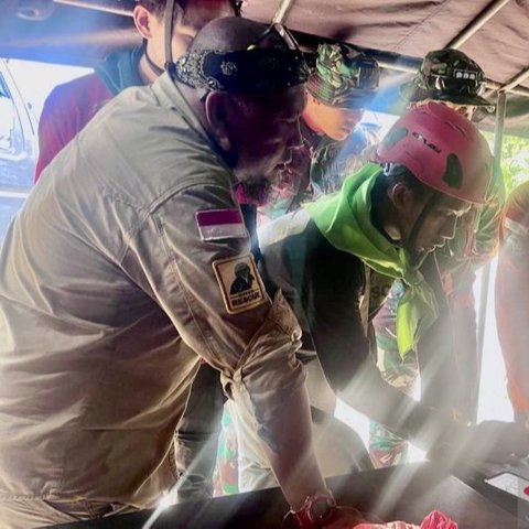 Cerita Relawan Tempuh Enam Jam Perjalanan Cari Heliopter Jatuh di&nbsp;Hutan&nbsp;Kalsel