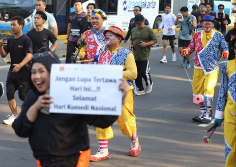 Sejumlah komedian dan artis yang tergabung dalam Persatuan Seniman Komedi Indonesia (PASKI) melakukan aksi turun ke jalan di Jalan M.H. Thamrin, Jakarta, Minggu (21/9/2025