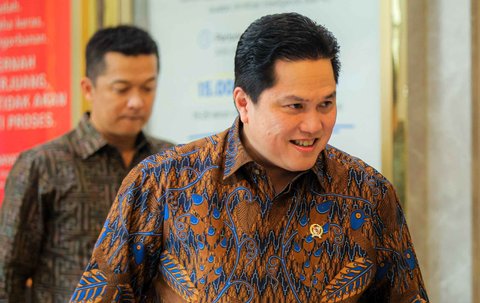 Menteri Pemuda dan Olahraga (Menpora) Erick Thohir usai memberikan keterangan pada konferensi pers di Jakarta, Selasa (23/9/2025).