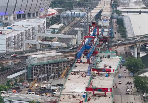 Foto udara pembangunan jalan tol Harbour Road II yang menghubungkan Ancol Timur dan Pluit di kawasan Tanjung Priok, Jakarta Utara, Rabu (24/9/2025).