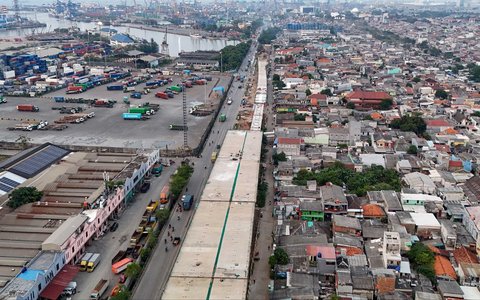 Foto udara pembangunan jalan tol Harbour Road II yang menghubungkan Ancol Timur dan Pluit di kawasan Tanjung Priok, Jakarta Utara, Rabu (24/9/2025).