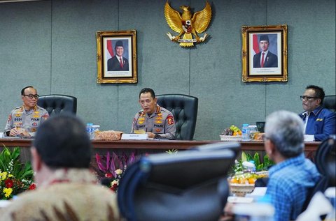 Kapolri Jenderal Listyo Sigit Prabowo saat memimpin rapat akselerasi transformasi Polri di Mabes Polri, Kebayoran Baru, Jakarta Selatan, Rabu (24/9/2025).