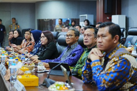 Kapolri Jenderal Listyo Sigit Prabowo saat memimpin rapat akselerasi transformasi Polri di Mabes Polri, Kebayoran Baru, Jakarta Selatan, Rabu (24/9/2025).