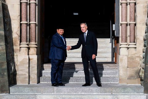 Presiden Prabowo Subianto saat disambut Perdana Menteri Kanada Mark Carney di Parliament Hill di Ottawa, Ontario, Kanada,  Rabu, (25/09/2025).
