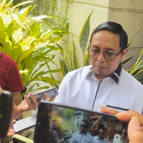 Hasan Nasbi Sowan ke Jokowi di Solo