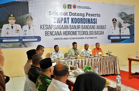Gubernur Sumut Bobby Nasution saat rakor kesiapsiagaan banjir bandang akibat bencana hidrometeorologi basah secara virtual bersama Kepala BMKG RI Dwikorita Karnawati