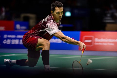 Jonatan Christie saat pertandingan  melawan rekan senegaranya Alwi Farhan pada  semifinal tunggal putra di turnamen bulu tangkis Korea Open di Suwon, Korea Selatan, Sabtu (27/09/2025).