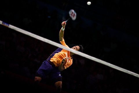 Pebulu tangkis tunggal putra Indonesia Alwi Farhan,mengembalikan kok kepada rekan senegaranya, Jonatan Christie, dalam pertandingan semifinal tunggal putra di turnamen bulu tangkis Korea Open di Suwon, Korea Selatan, Sabtu (27/09/2025).