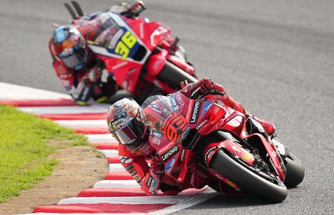 Pembalap Spanyol dari Ducati Lenovo Team  Marc Marquez  saat balapan kelas MotoGP Grand Prix Jepang di Sirkuit Motegi, Motegi, utara Tokyo, Minggu (28/09/2025).