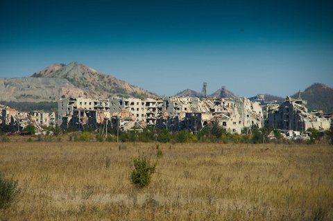 Bangunan hancur di Avdiivka, Donetsk, Ukraina, Sabtu (27/9/2025), setelah pertempuran sengit antara pasukan Rusia dan Ukraina. Kota ini kini berada di bawah kendali Rusia.