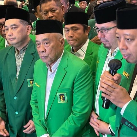 Polemik kepemimpinan PPP memanas! Rommy tegaskan Agus Suparmanto terpilih jadi Ketum PPP 2025-2030 melalui Muktamar ke-10, namun klaim lain muncul. Siapa sebenarnya pemimpin sah partai berlambang Ka'bah ini?