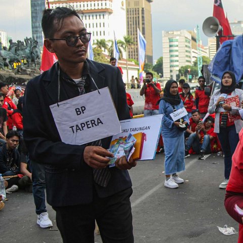 Pengunjuk rasa mendesak pemerintah membatalkan program Tabungan Perumahan Rakyat (Tapera). (Liputan6.com/Angga Yuniar)
