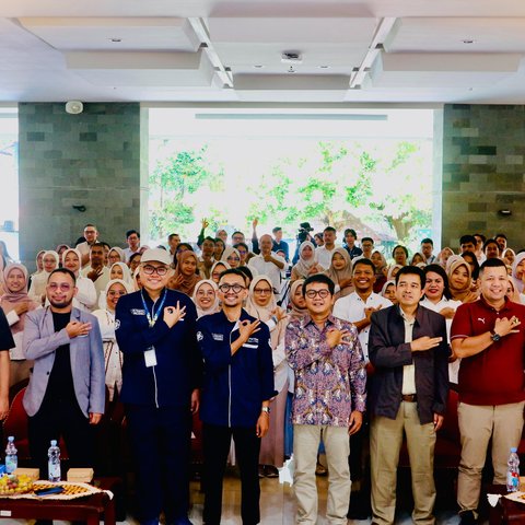 Peserta Welcoming Awardee LPDP-UGM berfoto bersama di Hall Gedung ASLC Fakultas Peternakan UGM, Yogyakarta, Minggu (28/9/2025)