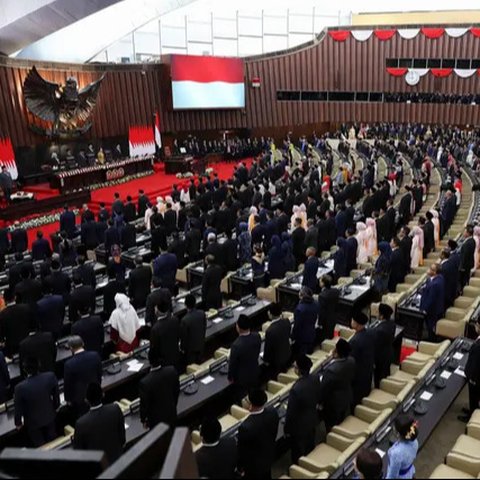 Dasco mengatakan, Rapat Paripurna kali ini dihadiri oleh 237 orang anggota DPR. Artinya, jumlah anggota DPR yang hadir tidak sampai setengahnya dari jumlah total 575 anggota. (Liputan6.com/Fa