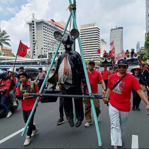 Patung Tikus Berdasi
