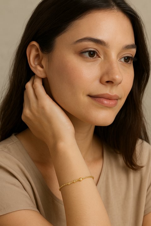 Ilustrasi Gelang Emas Bola Kecil