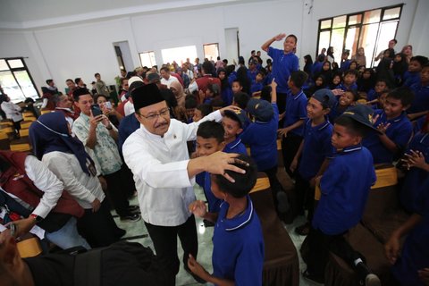 Menteri Sosial Saifullah Yusuf (Gus Ipul) melakukan kunjungan ke Sekolah Rakyat Menengah Pertama (SRMP) 23 Kota Makassar