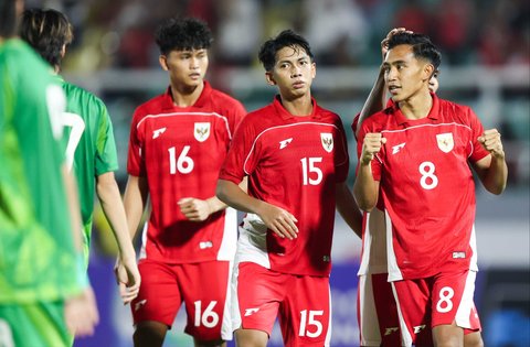 Pesepak bola Timnas Indonesia U-23 Rayhan Hannan usai membobol gawang Timnas Makau U-23 dalam kualifikasi Grup J Piala Asia U-23 2026 di Stadion Gelora Delta Sidoarjo, Jawa Timur, Sabtu (6/9/2025).