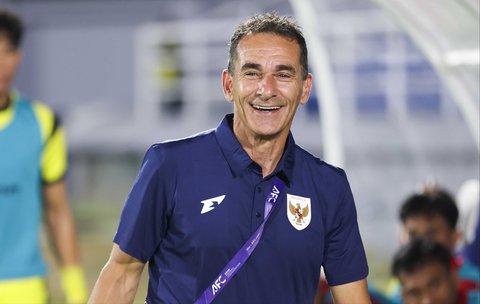 Pelatih Timnas Indonesia U-23 Gerald Vanenburg di Stadion Gelora Delta Sidoarjo, Jawa Timur, Sabtu (6/9/2025).