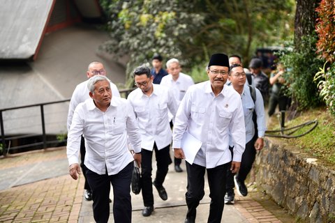 Gus Ipul Laporkan Progres Sekolah Rakyat kepada Presiden Prabowo di Hambalang