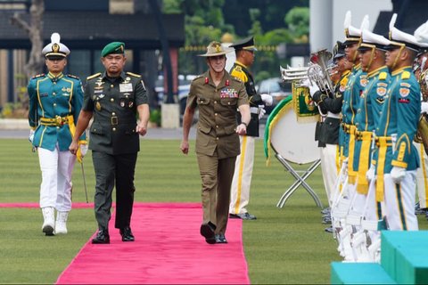 Kasad Jenderal TNI Maruli saat menerima kunjungan kehormatan Kepala Angkatan Darat Australia, Letnan Jenderal Simon Stuart di Mabesad, Jakarta, Senin (09/09/2025).