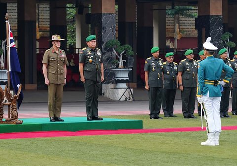 Kasad Jenderal TNI Maruli saat menerima kunjungan kehormatan Kepala Angkatan Darat Australia, Letnan Jenderal Simon Stuart di Mabesad, Jakarta, Senin (09/09/2025).