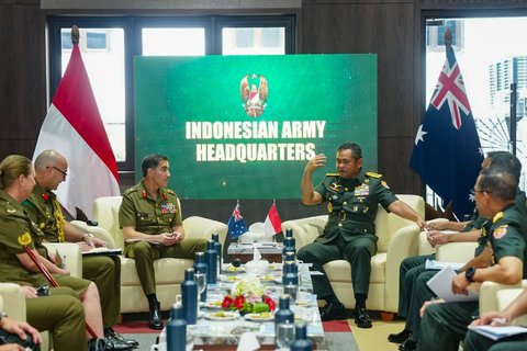 Kasad Jenderal TNI Maruli saat menerima kunjungan kehormatan Kepala Angkatan Darat Australia, Letnan Jenderal Simon Stuart di Mabesad, Jakarta, Senin (09/09/2025).