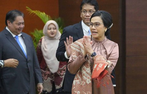 Sri Mulyani Indrawati saat serah terima jabatan di Kemenkeu, Jakarta, Selasa (9/9/2025).