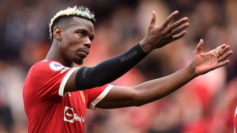 Gelandang Monaco asal Prancis #08, Paul Pogba, memberi isyarat di akhir pertandingan Liga 1 Prancis antara Stade Rennais FC dan AS Monaco di stadion Roazhon Park di Rennes, Prancis barat, pad