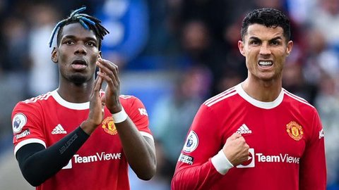 Gelandang Monaco asal Prancis #08, Paul Pogba, memberi isyarat di akhir pertandingan Liga 1 Prancis antara Stade Rennais FC dan AS Monaco di stadion Roazhon Park di Rennes, Prancis barat, pad