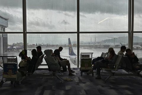 Ilustrasi papan informasi bandara. (dok. Unsplash/ CHUTTERSNAP)
