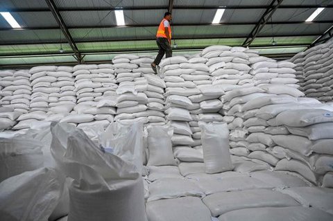 Perum Bulog Kantor Wilayah Bogor, memasok beras Stabilisasi Pasokan dan Harga Pangan (SPHP) ke seluruh pasar tradisional di wilayah Bogor. (Foto: Liputan6.com/Achmad Sudarno).