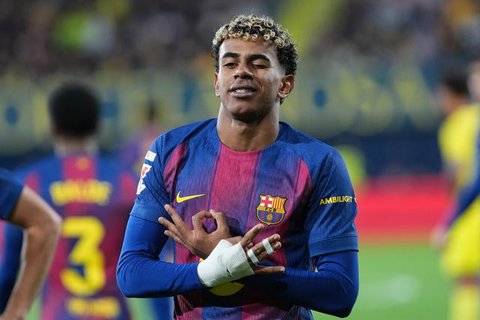 Selebrasi Lamine Yamal seusai membobol gawang Villarreal, Minggu (21/12/2025)